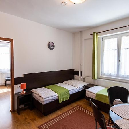 Hello Apartmanhaz Šoproň Exteriér fotografie