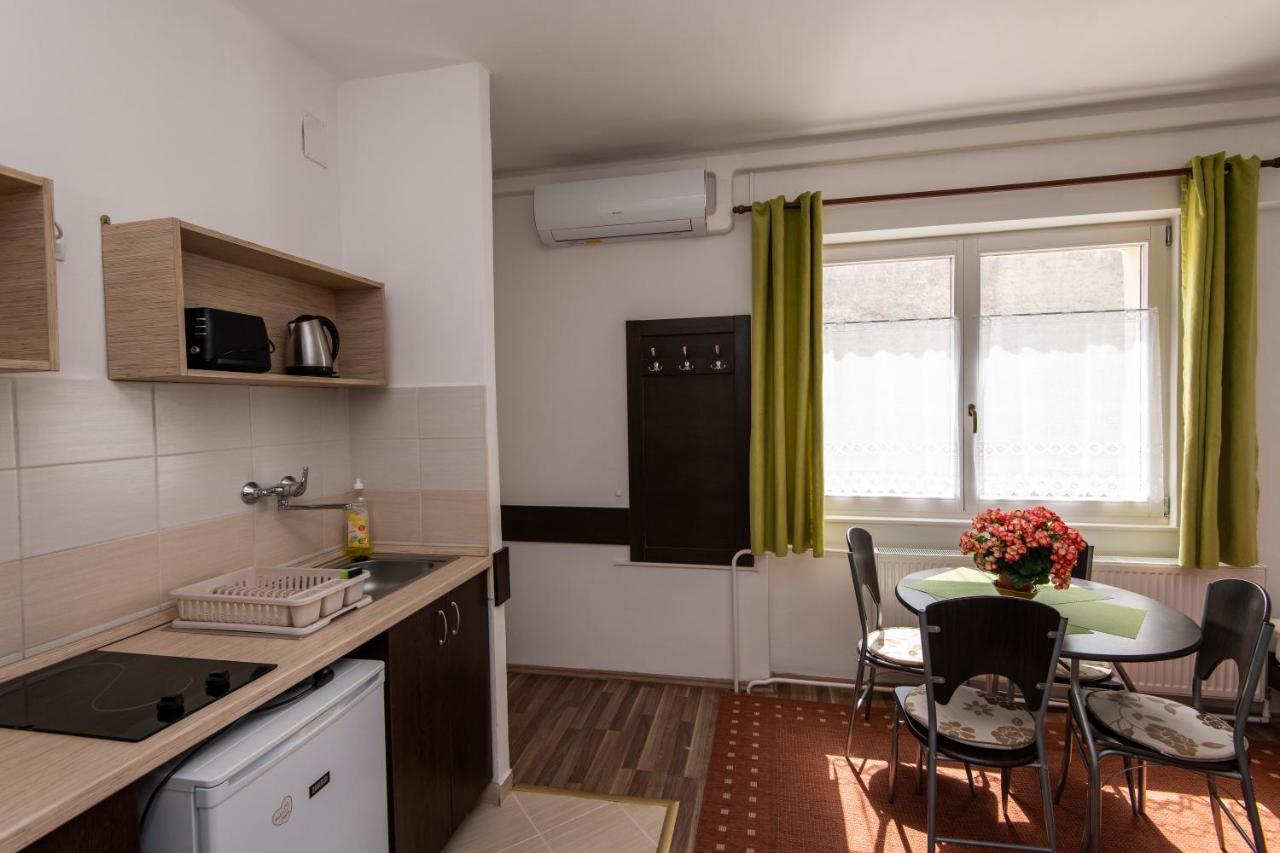 Hello Apartmanhaz Šoproň Exteriér fotografie