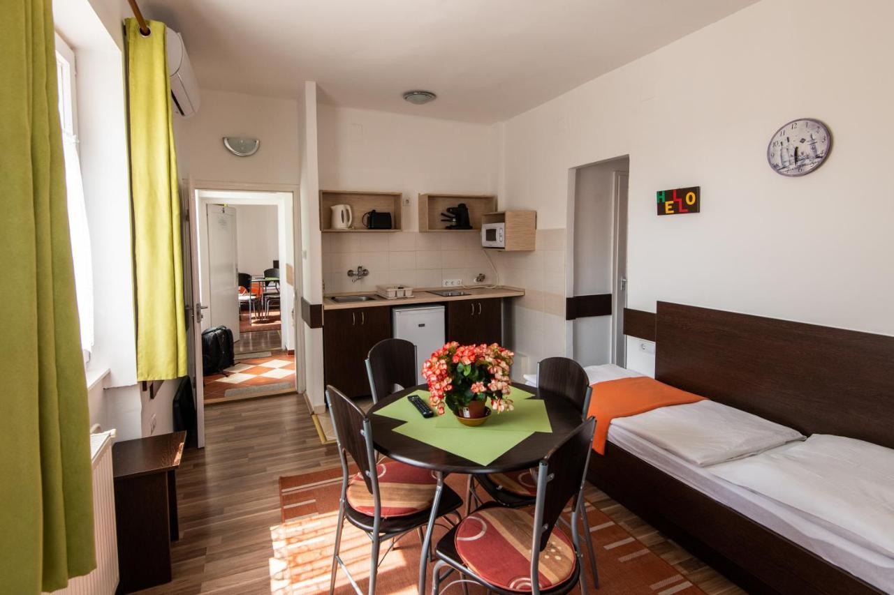 Hello Apartmanhaz Šoproň Exteriér fotografie