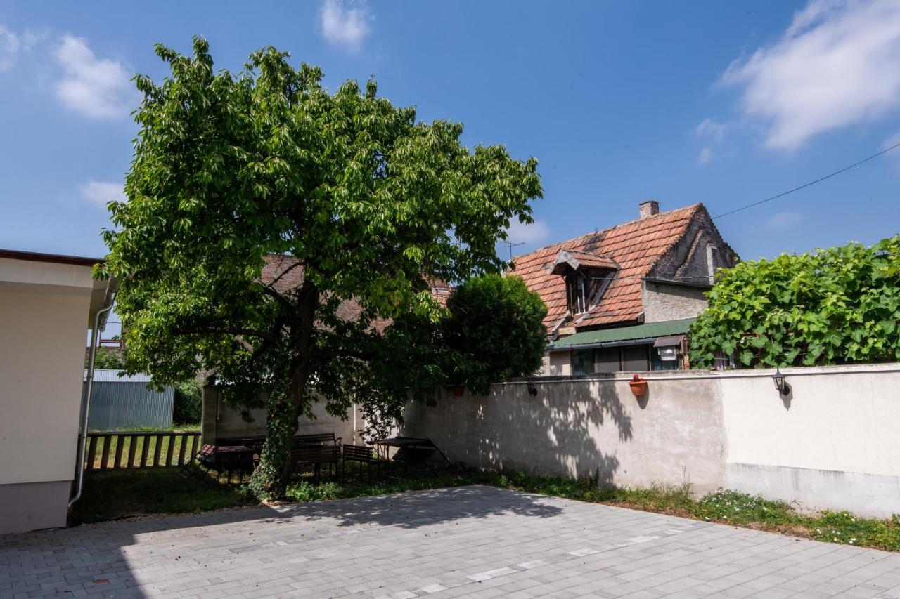 Hello Apartmanhaz Šoproň Exteriér fotografie